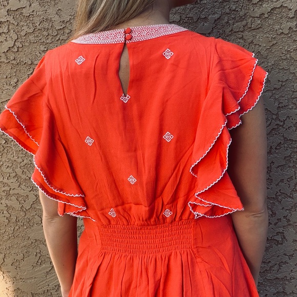 Beautiful Orange and white blouse - Picture 2 of 2